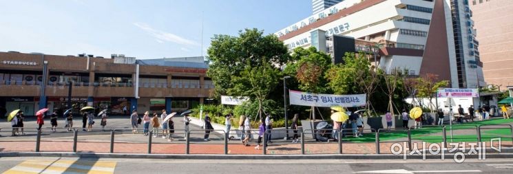 [포토]코로나19 검사 기다리는 시민들