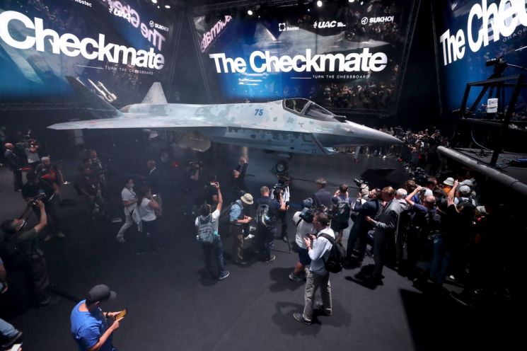 러, 美 F-35 대항마 신형 전투기, '체크메이트' 선보여..."2026년 양산시작"