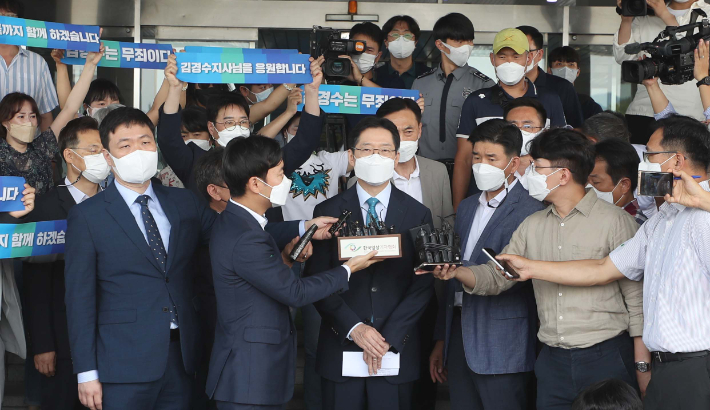 21일 김경수 경남도지사가 자신의 입장을 표명하고 있다./사진=연합뉴스