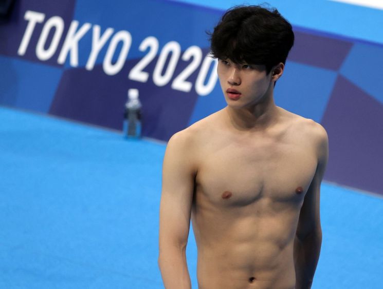 한국 수영의 희망 황선우, 생애 첫 올림픽 무대서 한국新…전체 1위로 준결승행(종합)