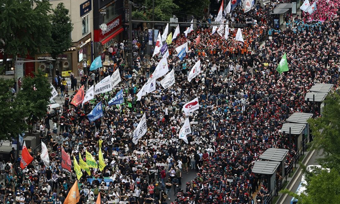 강원도 몰려간 민노총, 대규모 집회 막히자 줄줄이 언덕 넘었다