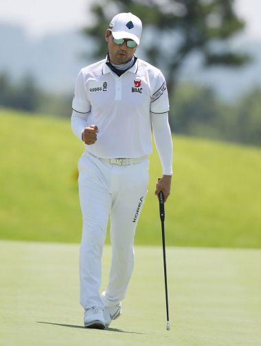 박찬호가 야마하ㆍ오너스K오픈 둘째날 11번홀에서 버디를 잡은 뒤 환호하고 있다. 사진제공=KPGA