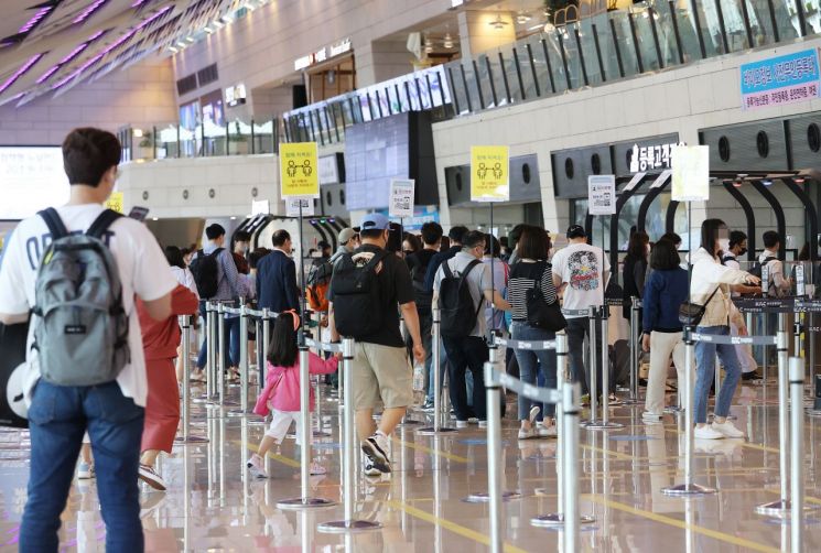 "900만원에 얀센, 1500만원에 화이자"…'백신 원정' 여행 상품 나왔다