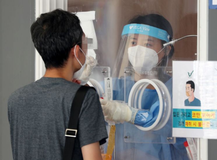 코로나19 백신 1차 접종 1689만1553명…인구의 32.9%