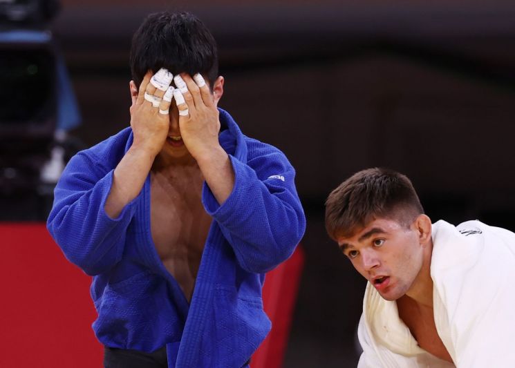 유도 간판 안바울, 주특기 업어치기로 동메달…세계 1위 꺾고 눈물 