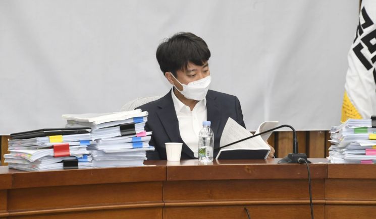 진중권 "尹, 중도 포기한 느낌" vs 이준석 "좋아질 것"