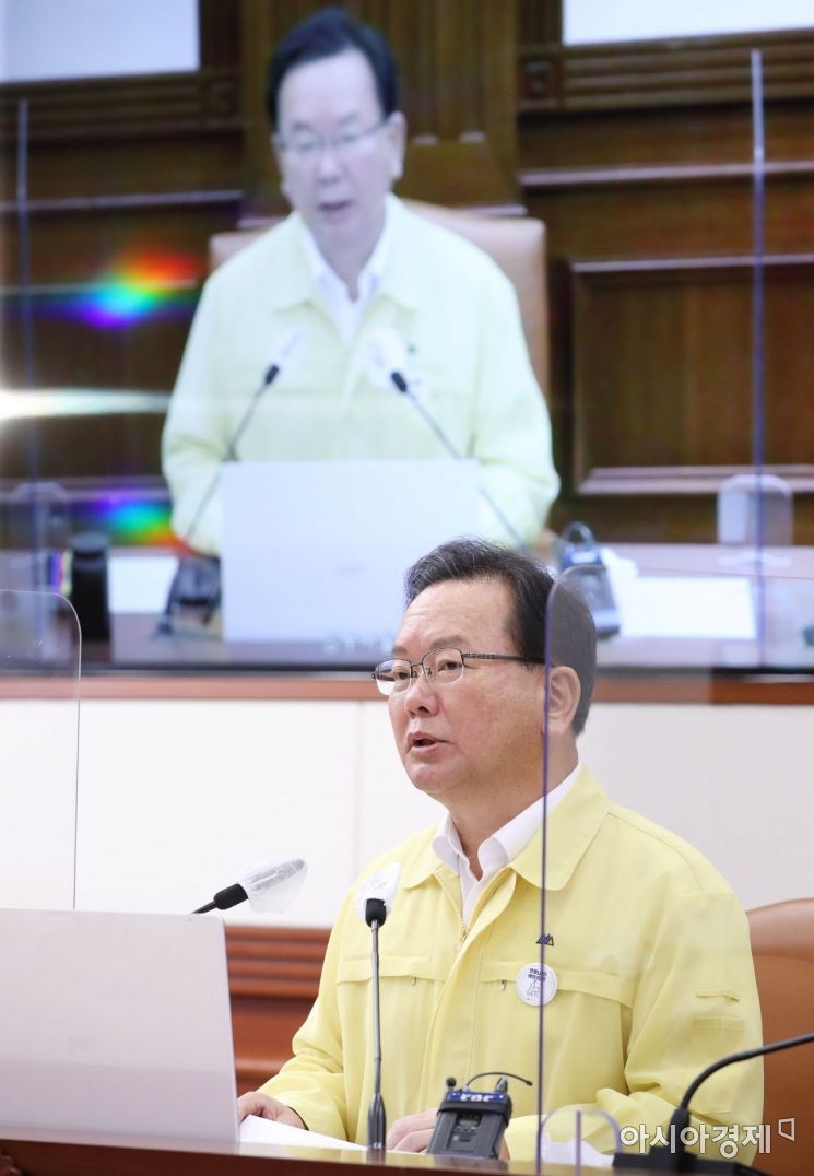 김부겸 국무총리가 27일 서울 종로구 정부서울청사에서 열린 코로나19 대응 중앙재난안전대책본부 회의에서 모두 발언을 하고 있다./김현민 기자 kimhyun81@