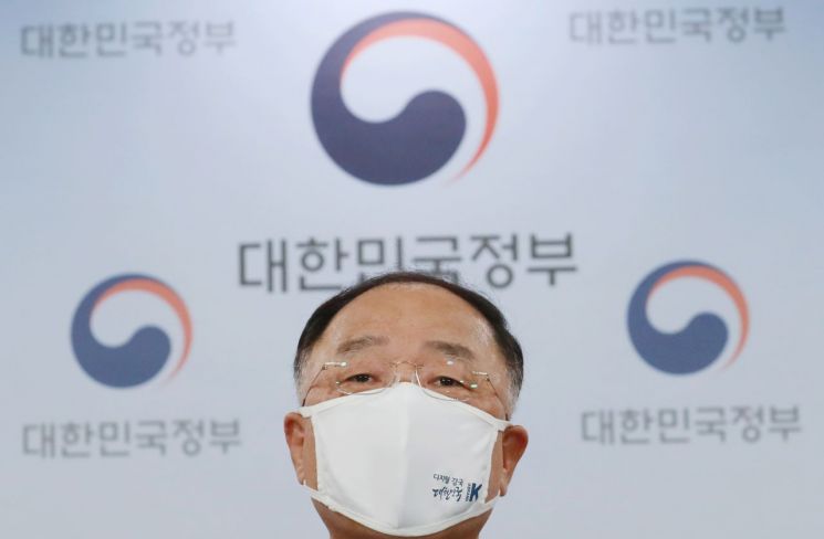 홍남기 "세법개정안, 대기업 감세 아냐…정부·기업 원팀 돼 골든타임 대비"