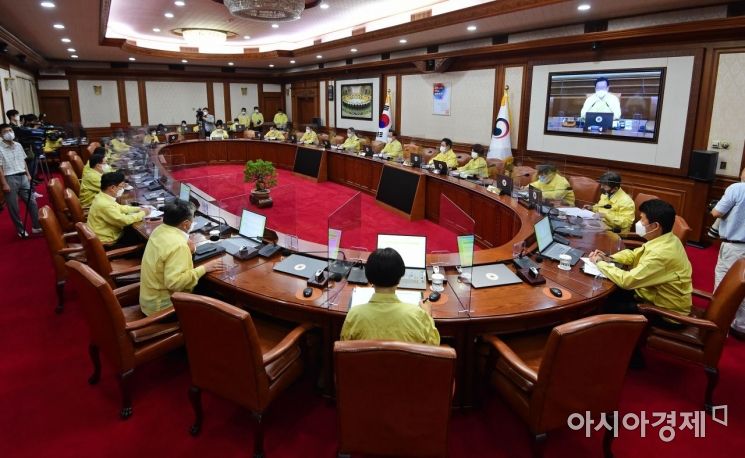 [포토] 국무회의 주재하는 김부겸 총리