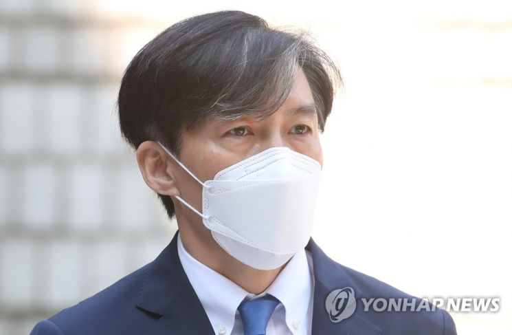 조국 "윤석열 검찰, 날 잡기 위해 딸 친구 가족 인질극"