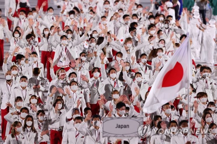 지난 23일 일본 도쿄 신주쿠 국립경기장에서 열린 2020 도쿄올림픽 개막식에서 일본 선수단이 입장하고 있다./사진=연합뉴스