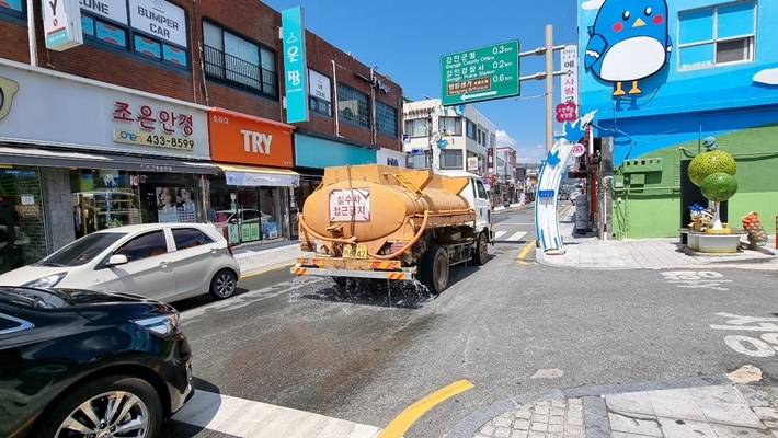 강진군, 살수차 운영 등 불볕더위 대응 강화