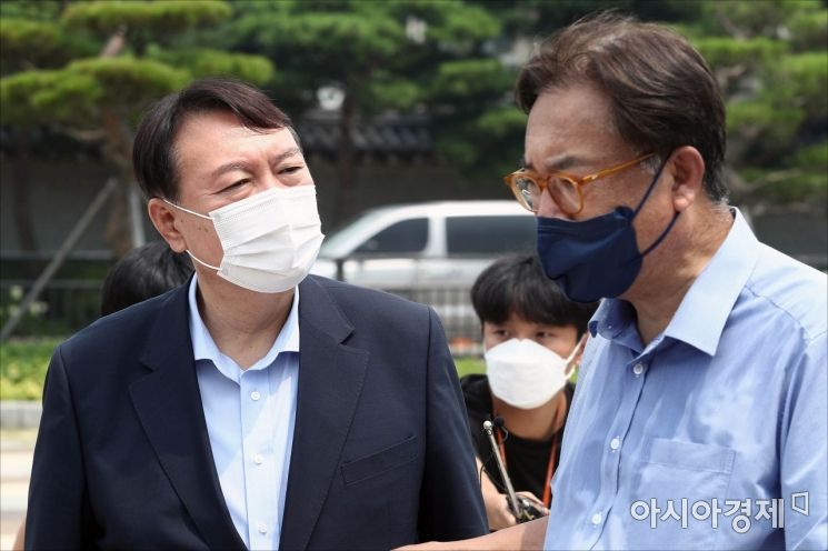 [포토] 정진석 의원 시위 현장 찾은 윤석열