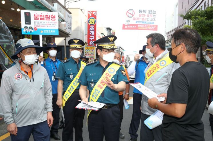 [포토]김창룡 경찰청장, 대천해수욕장 휴가철 방역수칙 준수 등 점검