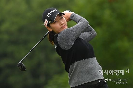 ‘철녀’ 최운정 "1타 차 공동선두"…전인지 ‘출전 철회’