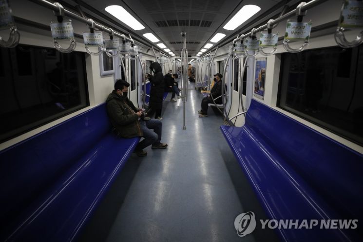 CCTV 없는 지하철서 성추행…피해자 "지금이 2021년 맞나" 울분 