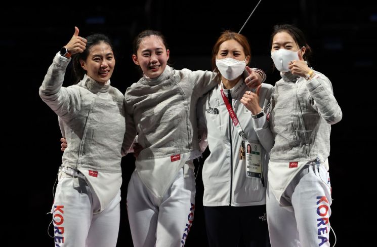 여자 사브르 사상 첫 올림픽 동메달…한국 펜싱 단체전 4종목 입상 