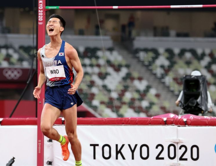 [속보]우상혁 남자 높이뛰기 한국신기록…2m35