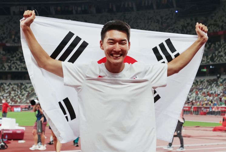 높이뛰기 우상혁, ‘한국인 최초’ 세계실내육상선수권 우승