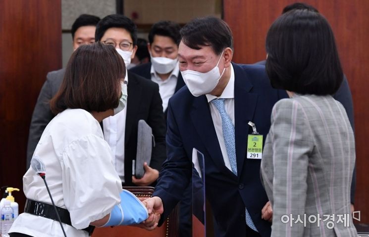 윤석열 "페미니즘, 정치적 악용돼 남녀 교제 막아…해법은 성장"