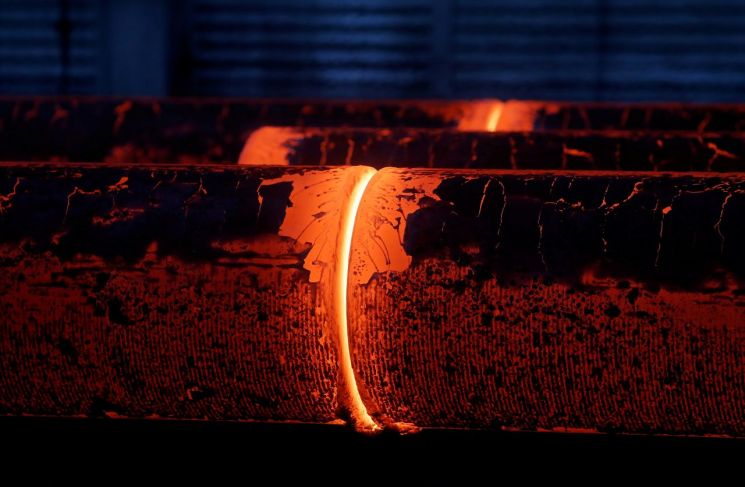 中, 탄소중립 실현 위해 조강 생산 줄인다지만…"사실상 불가능"