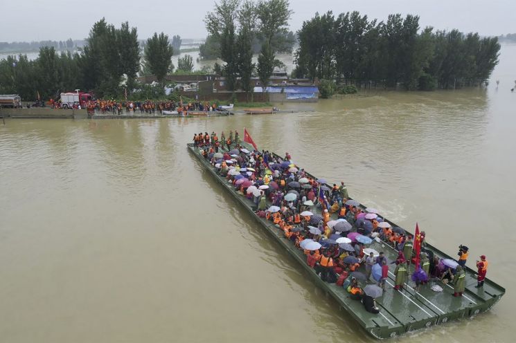 중국 허난성 홍수 사망자 302명으로 늘어…실종자 50명