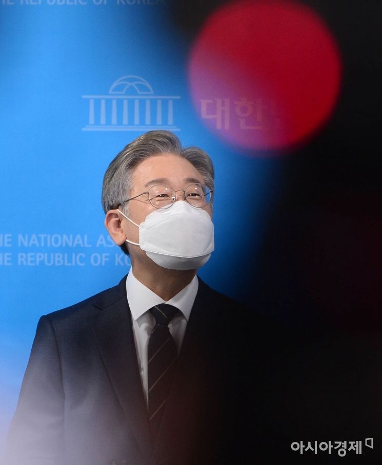 Lee Jae-myung: "Out of 2.5 million housing units, 2.05 million are from existing plans... Considering a screening system over a lottery for basic housing" (Comprehensive)