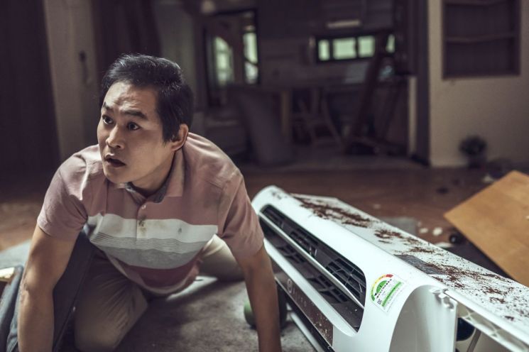 [인터뷰]김성균 "반지하 살다가 내 집 마련, '싱크홀' 공감했죠"