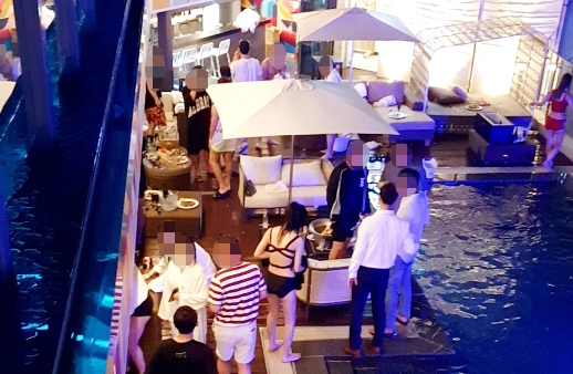 '노 마스크 풀파티'에 반쪽짜리 명단 제출한 호텔...강릉시 고발 방침