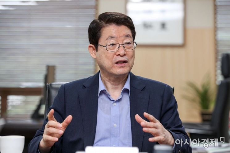정희수 생명보험협회 회장이 5일 서울 중구 생명보험협회에서 인터뷰 하고 있다./강진형 기자aymsdream@