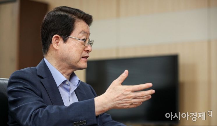 정희수 생명보험협회 회장이 5일 서울 중구 생명보험협회에서 인터뷰 하고 있다./강진형 기자aymsdream@