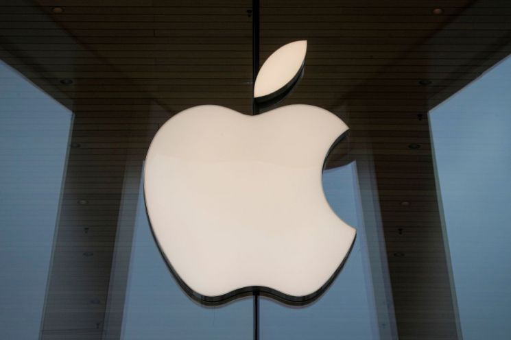 애플, 아이폰 '아동 성학대' 사진 걸러낸다…사생활 침해 논란