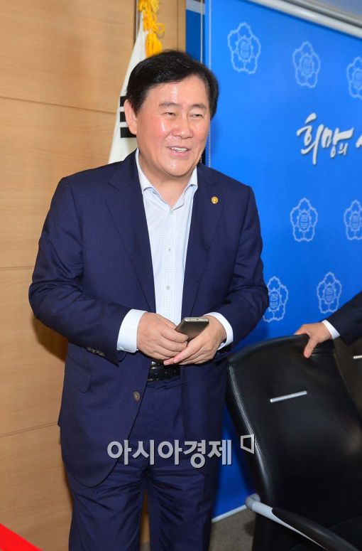 최경환, '신라젠 의혹' 보도 MBC 기자들 불기소 처분 불복… 법원에 재정신청