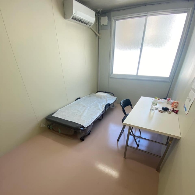 네덜란드 여자 스케이트보드 종목 국가대표 캔디 제이콥스가 공개한 코로나19 확진자 격리 시설 / 사진=트위터 캡처
