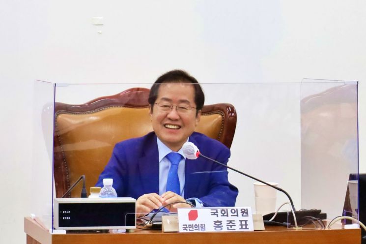 윤석열?이재명? 고민하던 20대는 왜 홍준표에 정착했나