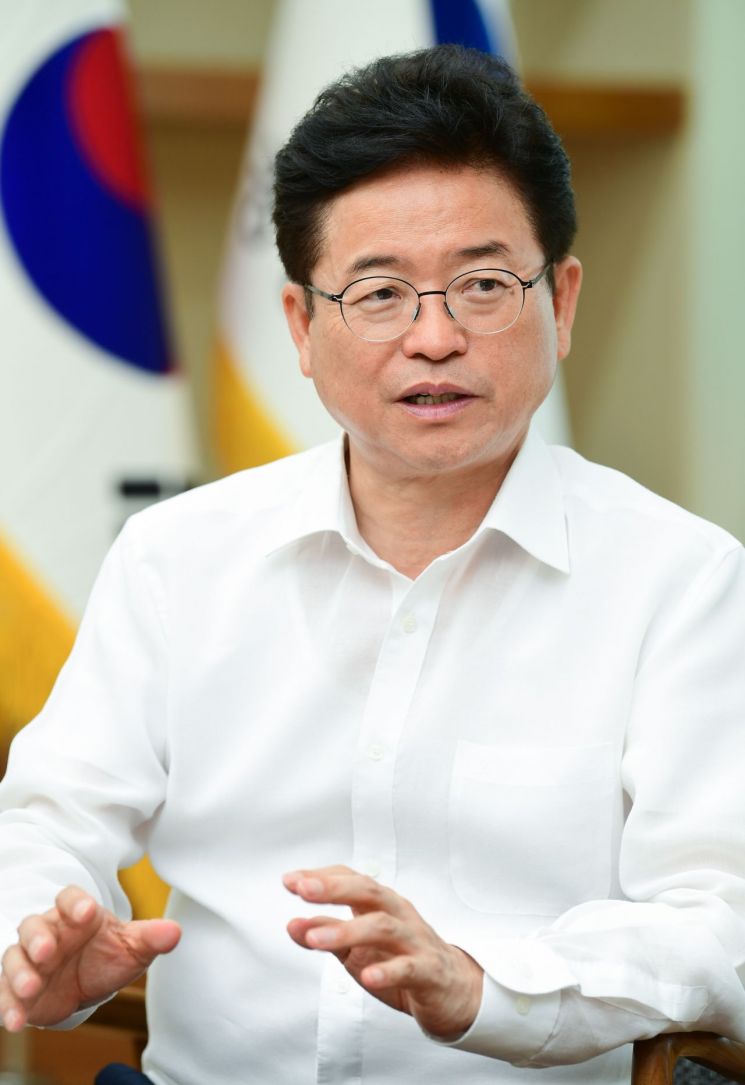 같은 동네 길 건너 안동은 걸리고 예천은 안걸리고 … 이철우 경북지사 “거리두기 자율권 달라”