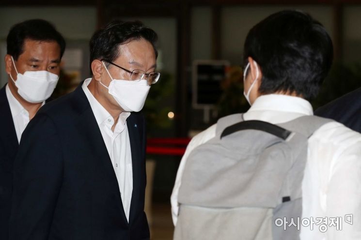 손태승 우리금융그룹 회장이 10일 서울 중구 은행연합회에서 비공개로 열린 ‘코로나19 금융권 현안 간담회’에 참석하고 있다. /문호남 기자 munonam@