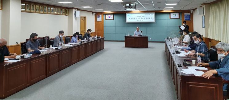 목포문학상운영위원회 회의. 사진 = 목포시 제공