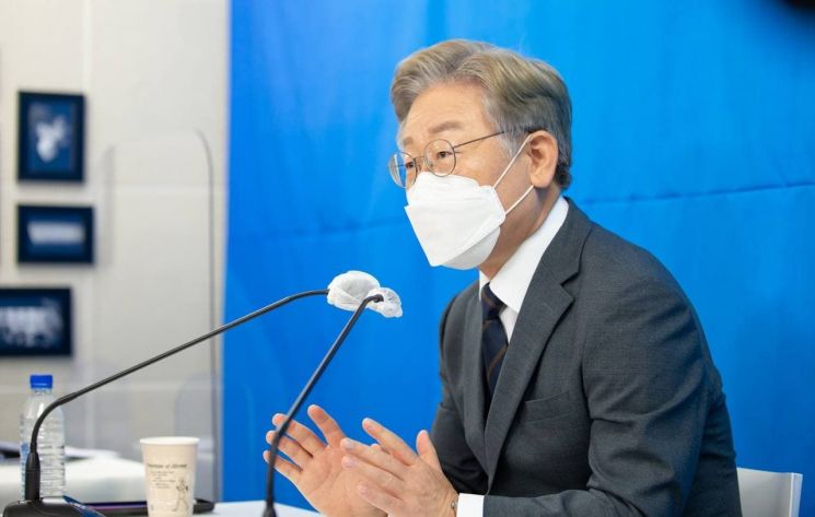 이재명 ‘국민 누구나 1000만원 마통’ 공약..野 ‘금융과 복지 혼동한 것’ 비판(종합)