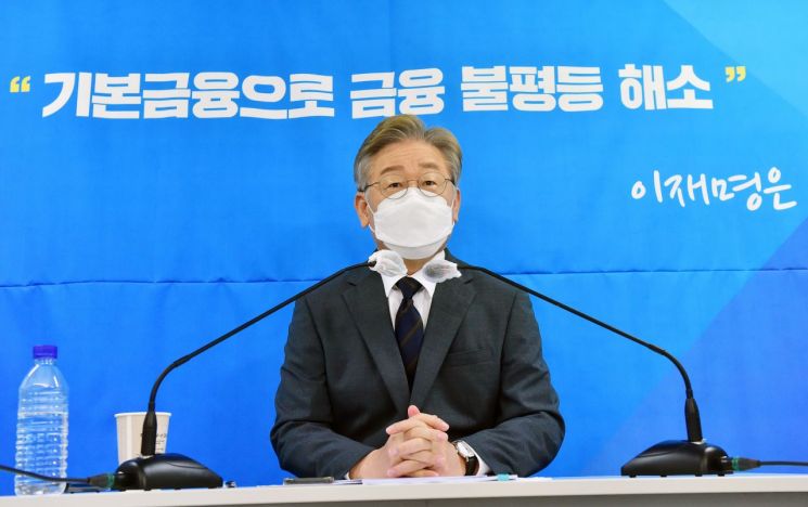 윤희숙, '기본대출' 공약한 이재명에 "이준석 방패 삼아 숨어"
