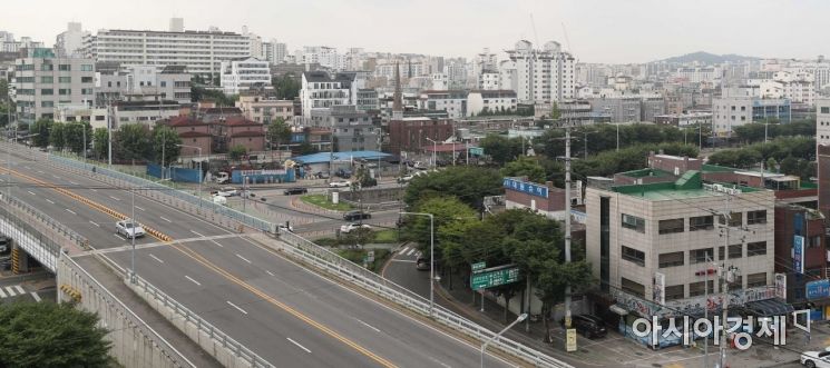 2021년 8월 11일 서울 양천구 한 건물에서 바라본 빌라촌 모습. /문호남 기자 munonam@