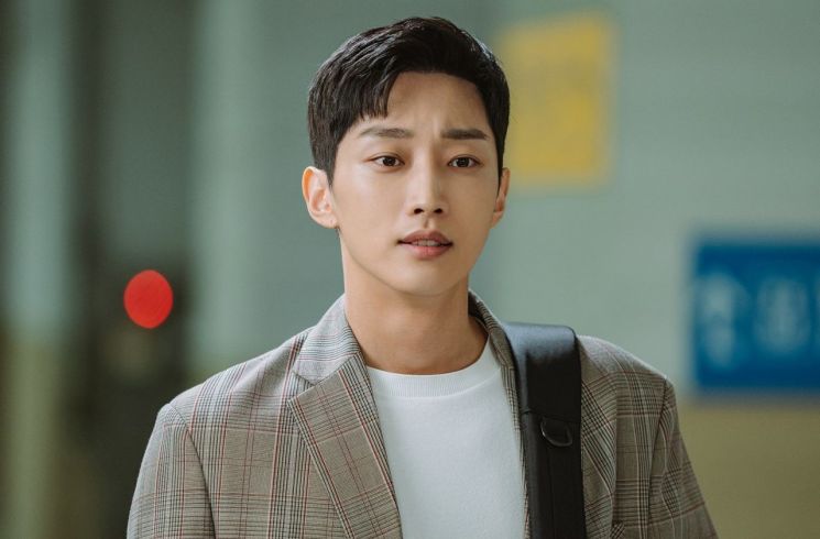 '경찰수업' 진영, 믿고 보는 배우의 반가운 귀환