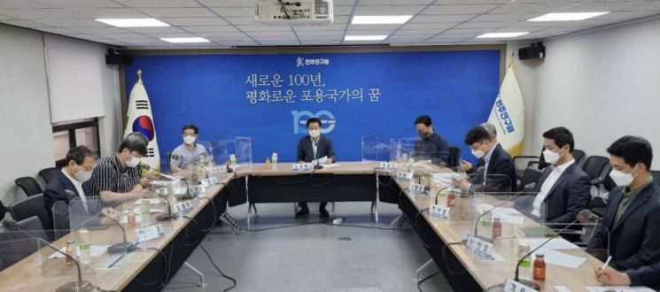 與싱크탱크·6인 정책책임자, 첫 회의..“민주당 원팀공약 만든다”