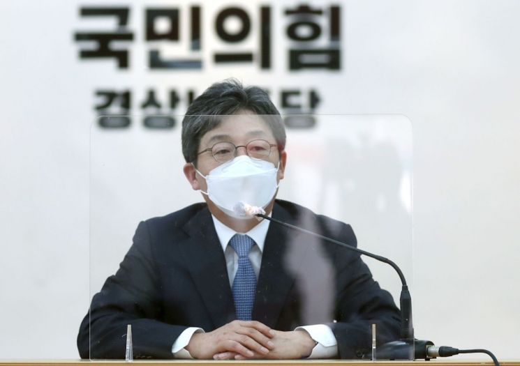 국민의힘 대권주자인 유승민 전 의원이 지난 9일 오후 경남 창원시 의창구 국민의힘 경상남도당에서 열린 '경남 기자 간담회'에서 발언하고 있다. [이미지출처=연합뉴스]