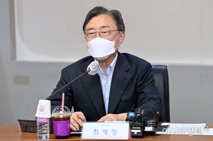 국민의힘 대선주자인 최재형 전 감사원장이 12일 서울 여의도 중소기업중앙회에서 열린 굿모닝 좌담회에 참석, 인사말을 하고 있다./윤동주 기자 doso7@