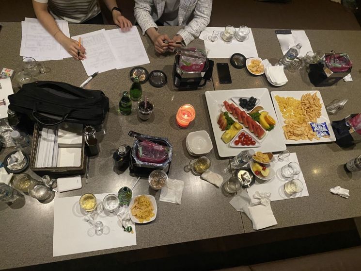 서울시는 집합금지 명령을 위반하고 불법 영업을 한 강남구 내 유흥업소 2곳과 방역 수칙을 어긴 업주와 손님 등 총 87명을 적발했다고 11일 밝혔다. [이미지출처=연합뉴스]