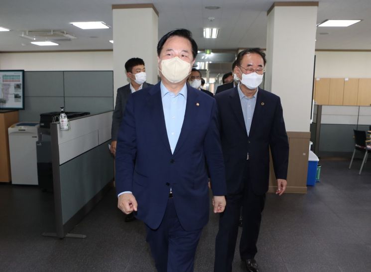 김두관 "세제 혜택을 통해 지방소재 기업에 메리트가 확실한 인센티브를 제공하겠다"