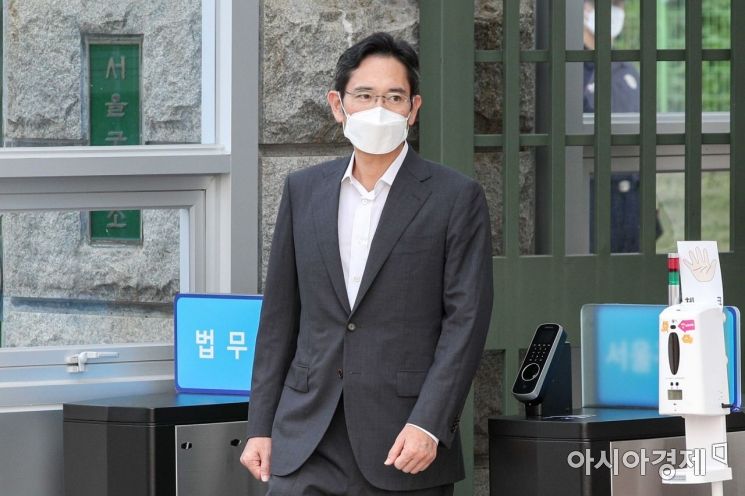 연휴에도 현안 보고…이재용, 현장 경영활동 초읽기