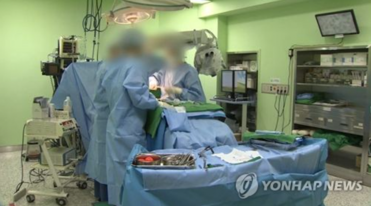 수술실 폐쇄회로(CC)TV 설치 의무화에 대한 시민들의 요구가 이어지고 있다. 사진은 기사 중 특정 표현과 무관. [이미지출처=연합뉴스]