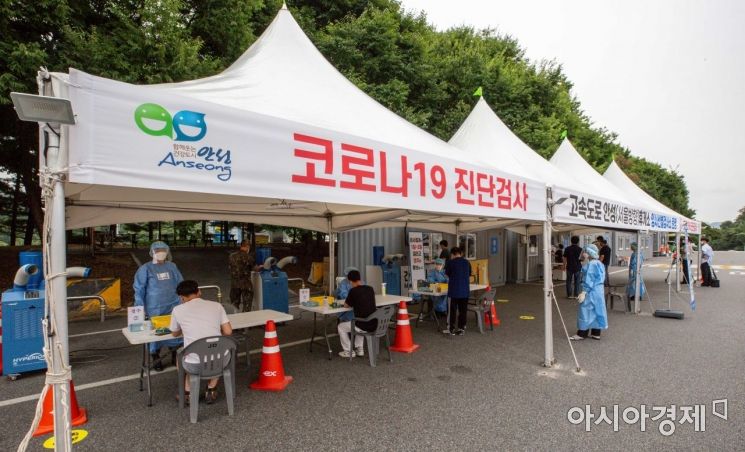 코로나19 신규확진 1556명, 일요일 최다…연휴영향 촉각(종합)